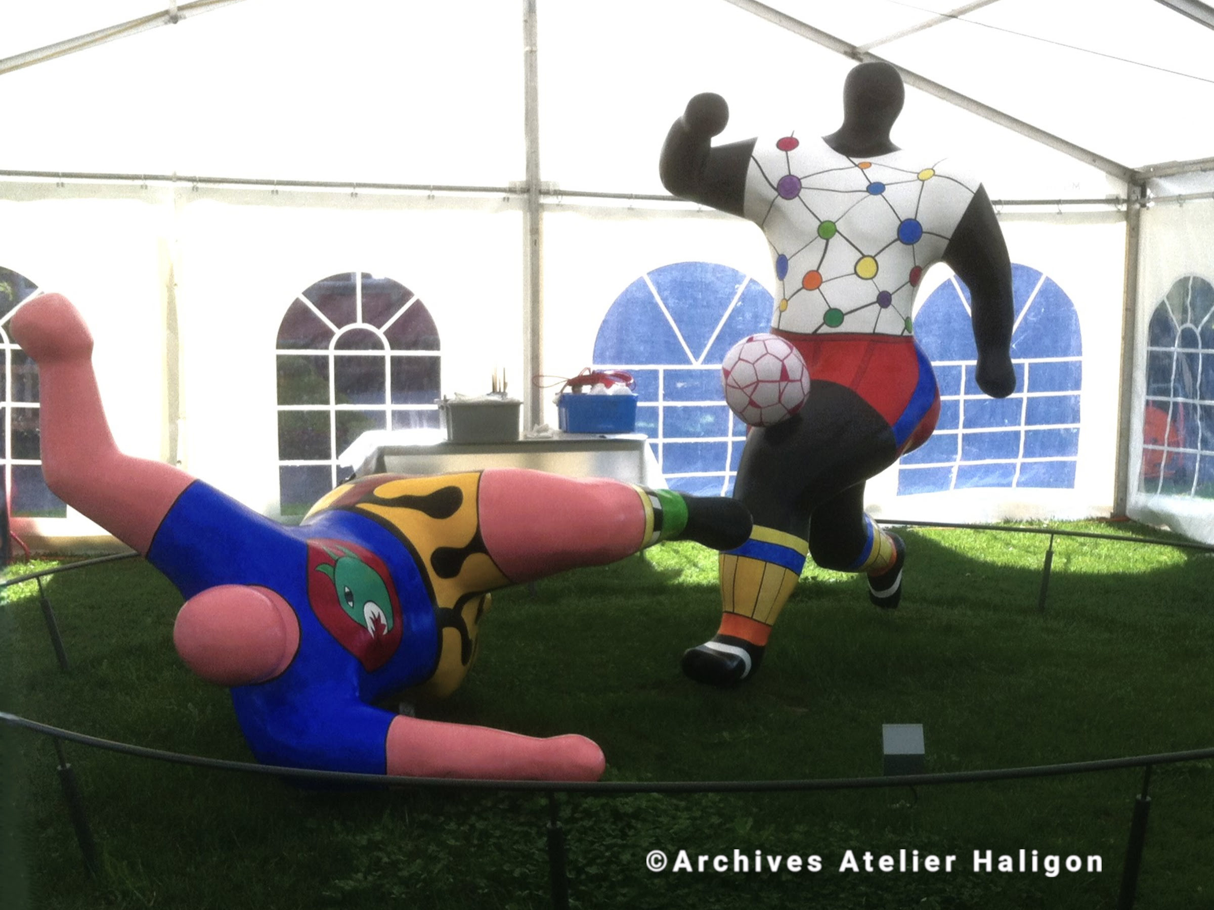 Restauration des footballeurs de Niki de Saint Phalle