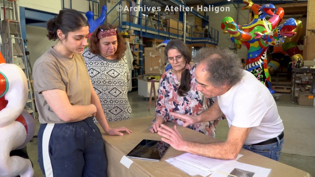 Séance de travail sur un protocole Haligon de restauration d'une sculpture de Niki de Saint Phalle