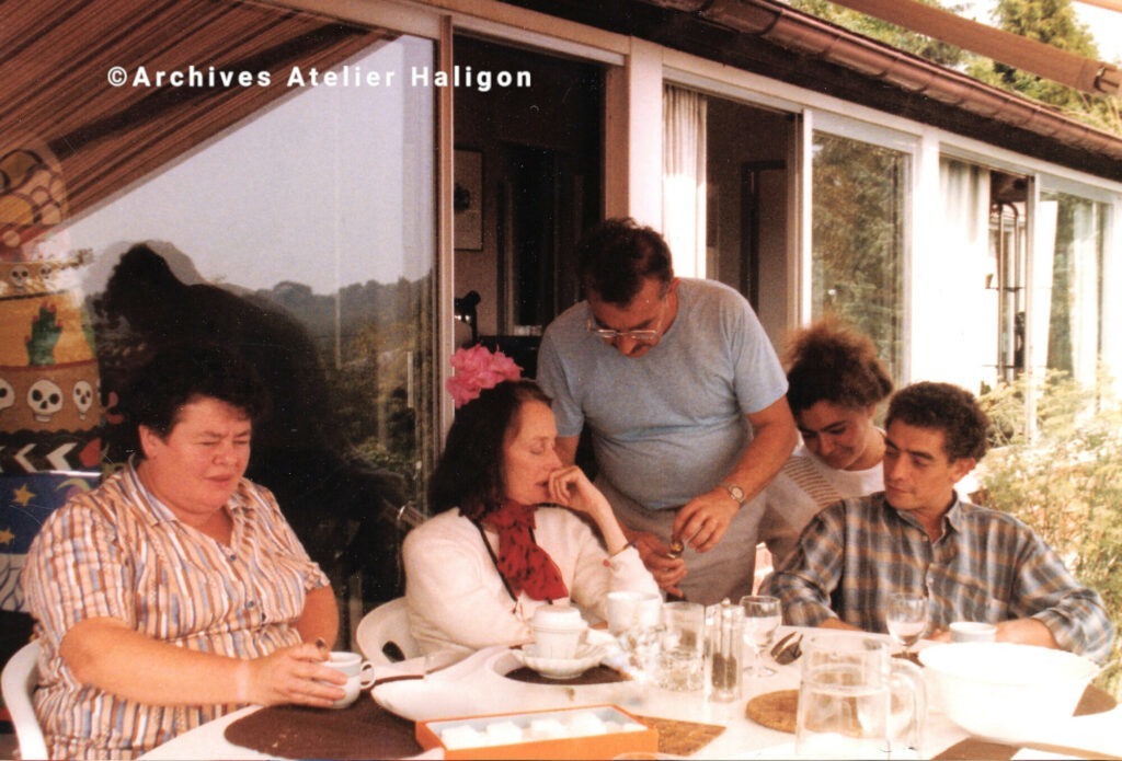 Niki de Saint Phalle déjeunant chez Haligon en octobre 1987