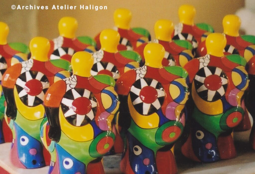 Édition sculpture de Niki de Saint Phalle "Nana California vase" en résine polychrome