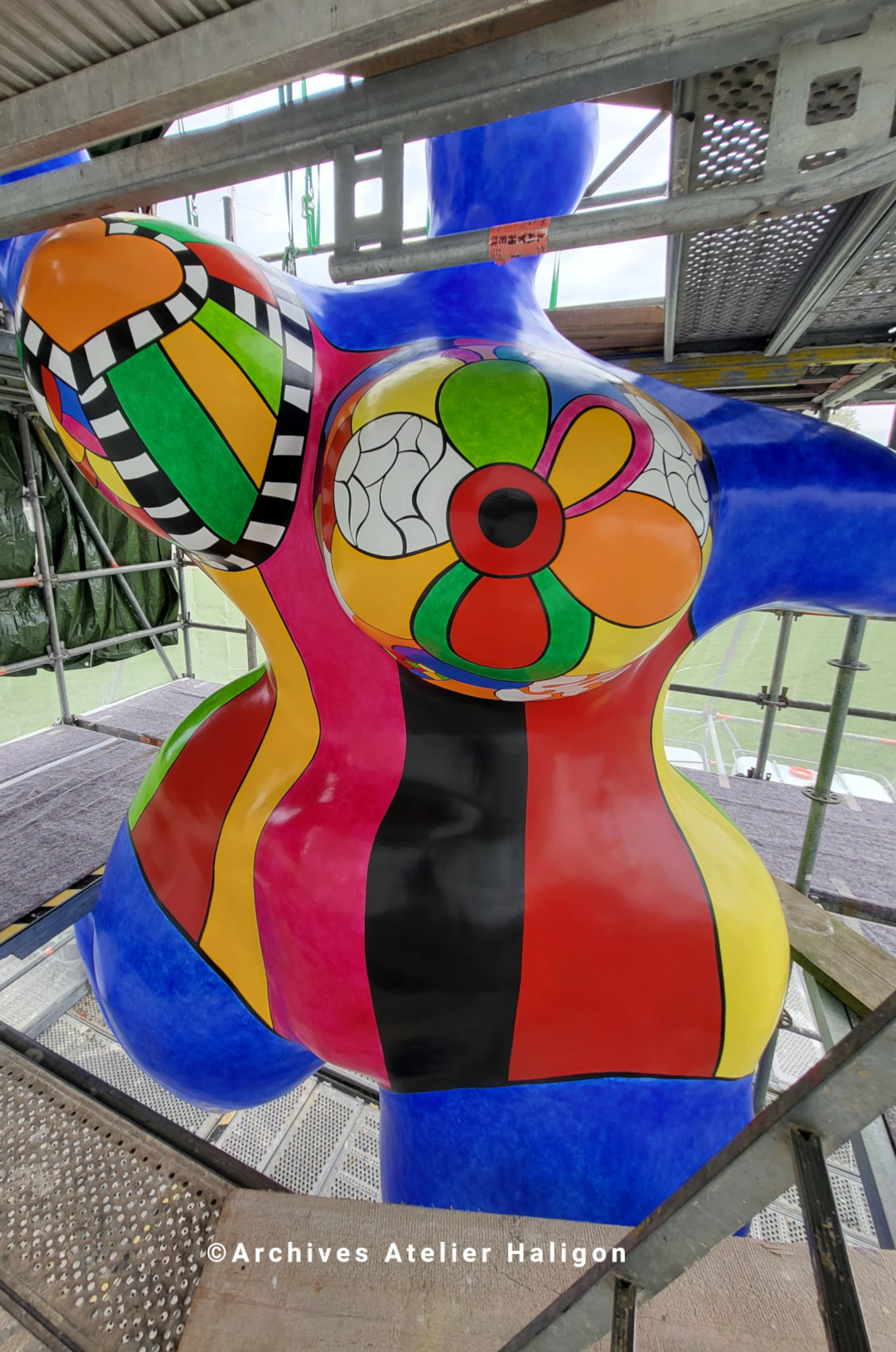 Restauration œuvre monumentale de Niki de Saint PHalle "Nana dansante" - Hauteur 6m - Wurth
